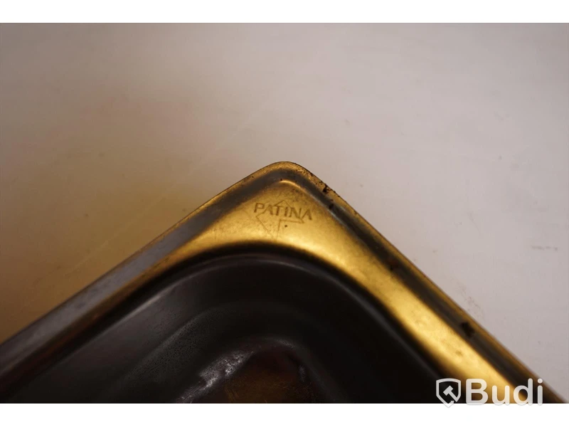 34 st kantiner med 3 st stora lock